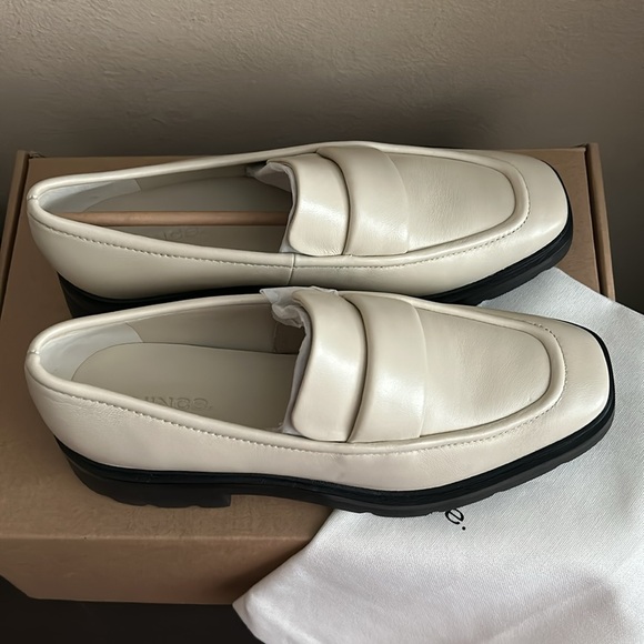Vince Robin Loafer new in box with dustbag. Size 7.5 - Picture 5 of 6